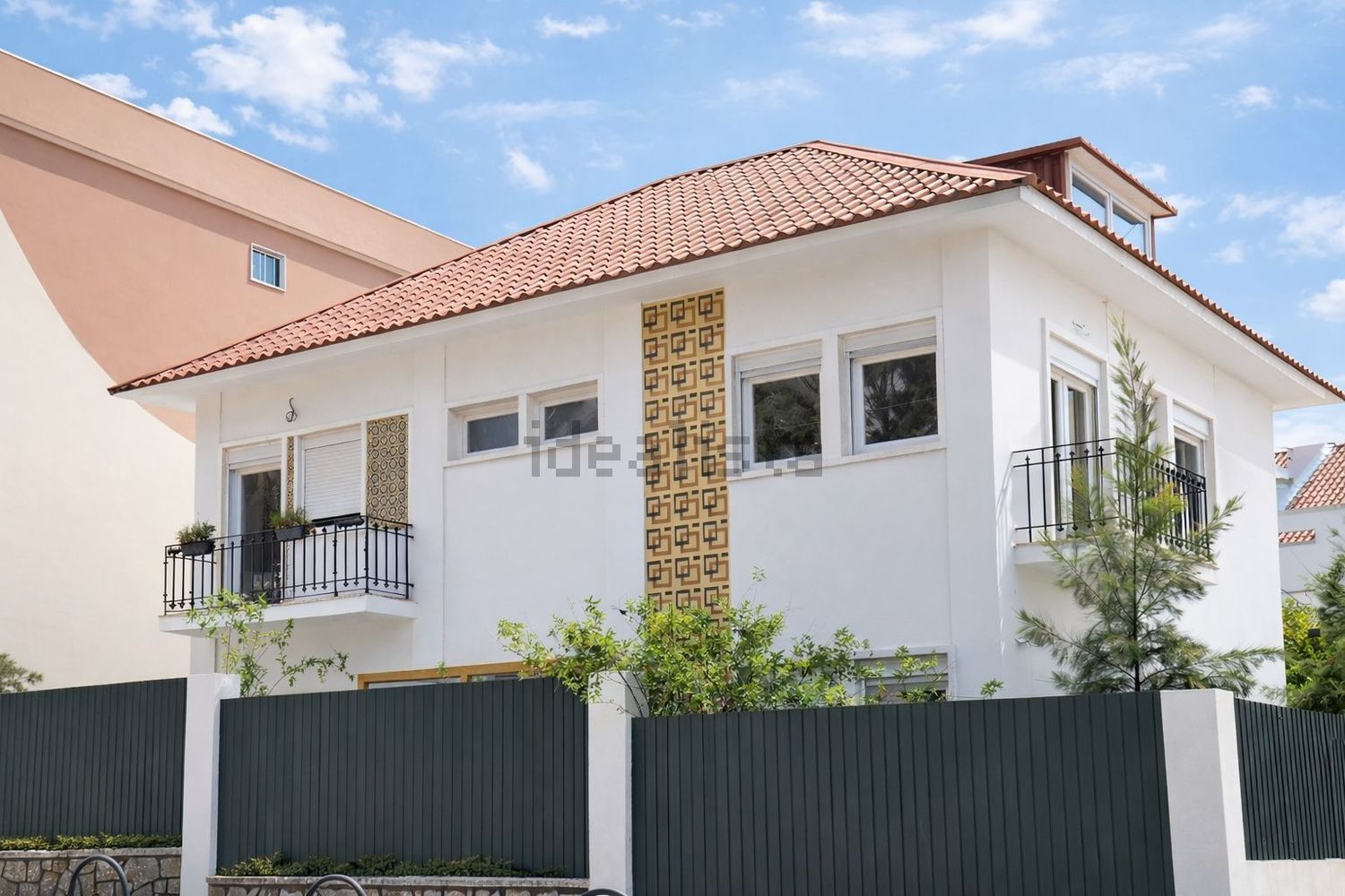 小楼房或独栋别墅出售在Estrada Nacional 10 - 外立面