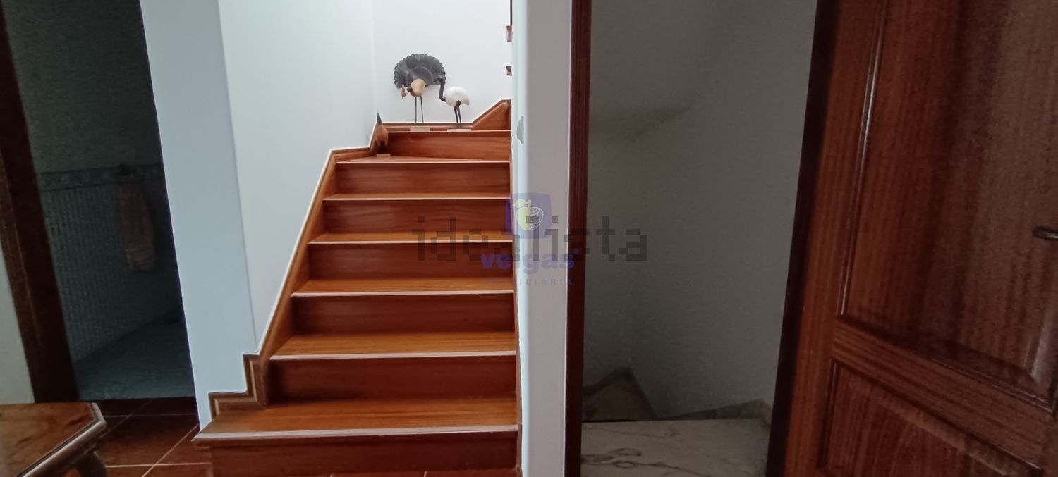 出租小楼房或别墅在Centro - 详情