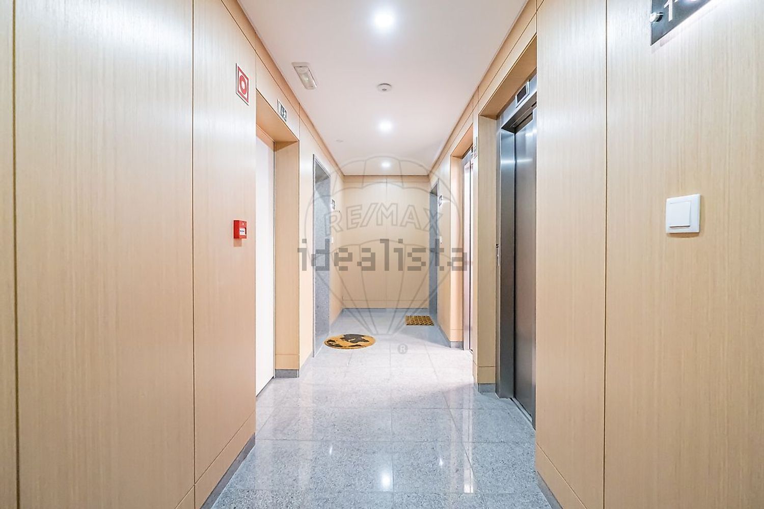 公寓 t3出售在Rua 25 de Abril de 1974 - 过道