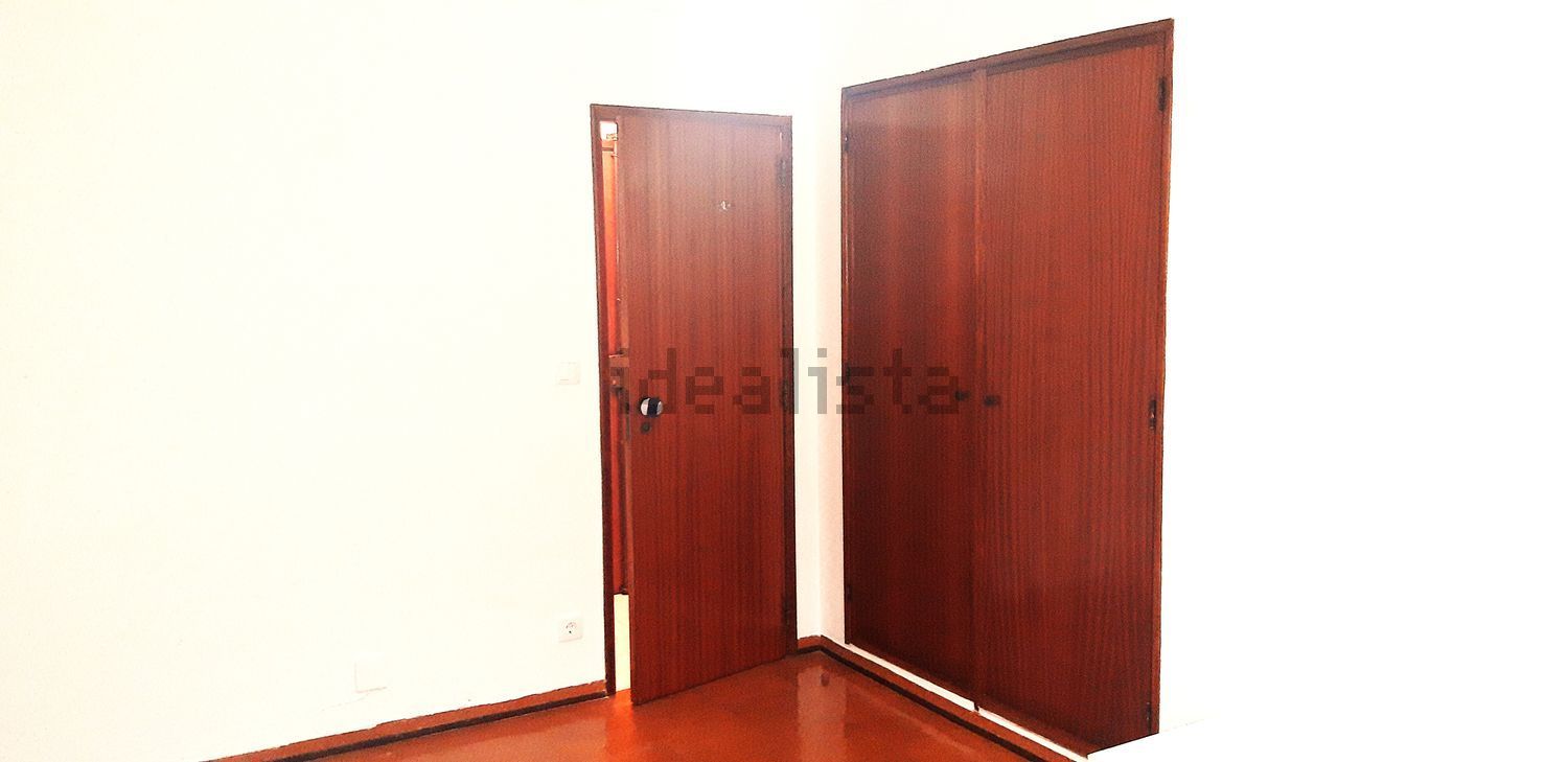 出租房间在Rua Ferreira de Castro, 9 - 卧室