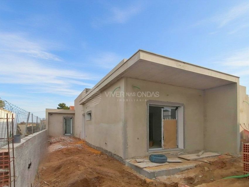 小楼房或独栋别墅出售在Pinhal do General