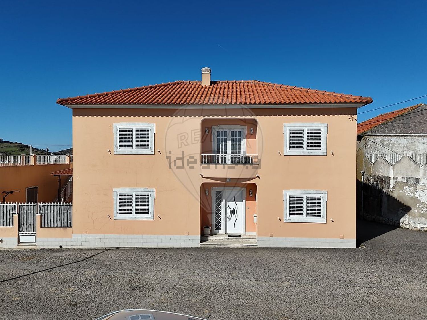 小楼房或独栋别墅出售在São Quintino - 外立面