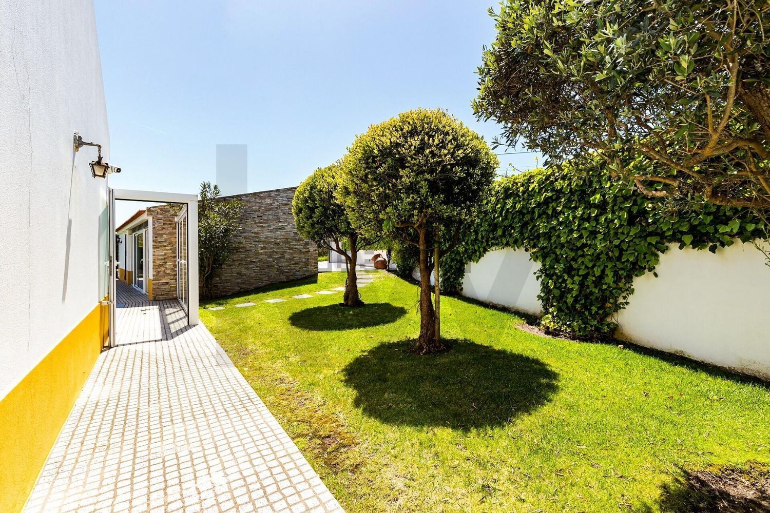 小楼房或独栋别墅出售在Rua de Cambelas - 花园