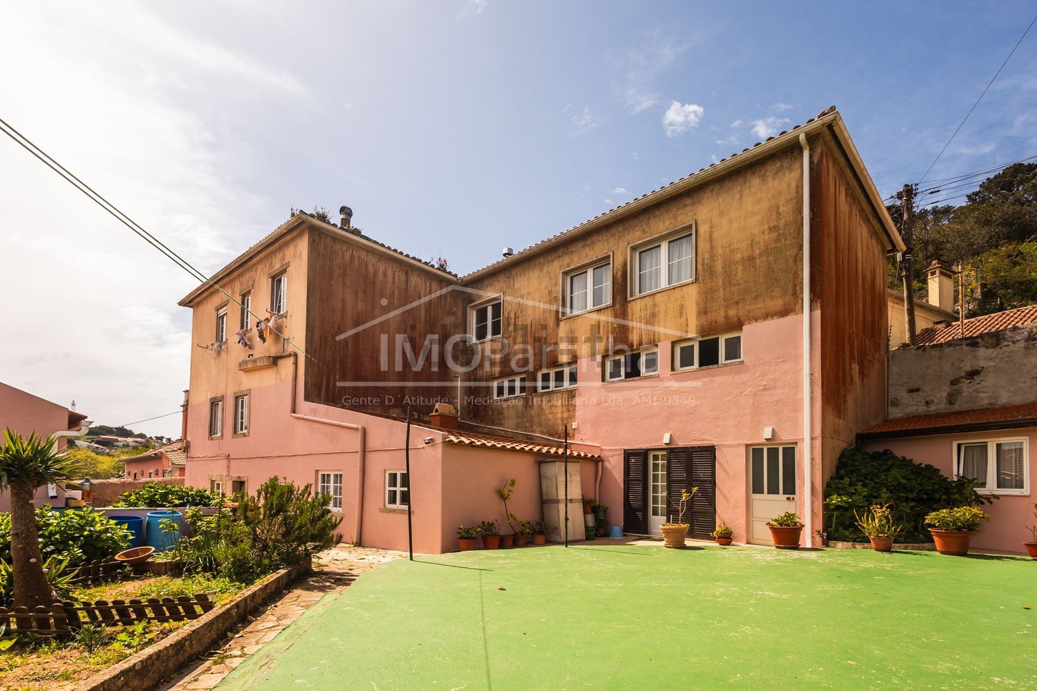 小楼房或独栋别墅出售在Rua Serpa Pinto - 外立面