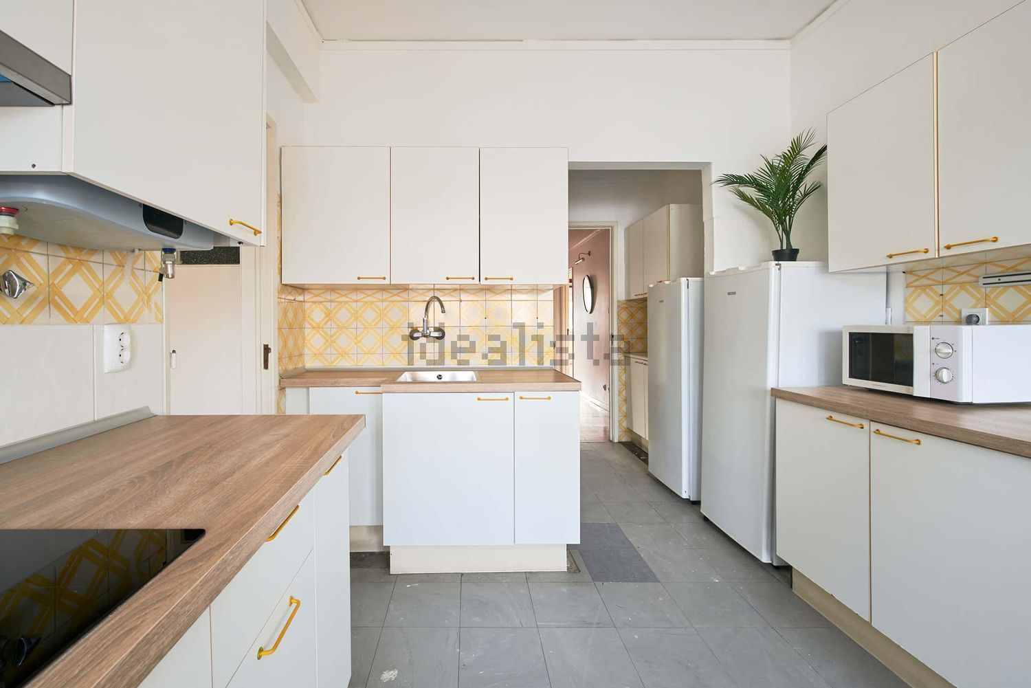 出租房间在Praça Rainha Dona Filipa, 5 - 厨房