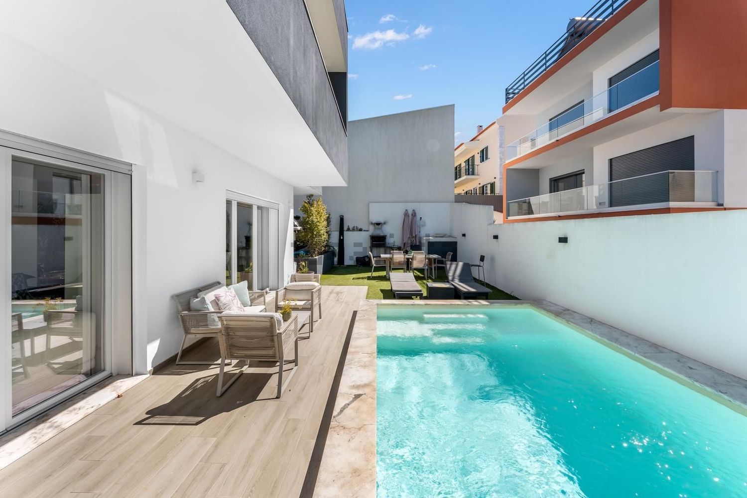 小楼房或独栋别墅出售在Rua Piteira Santos - 游泳池