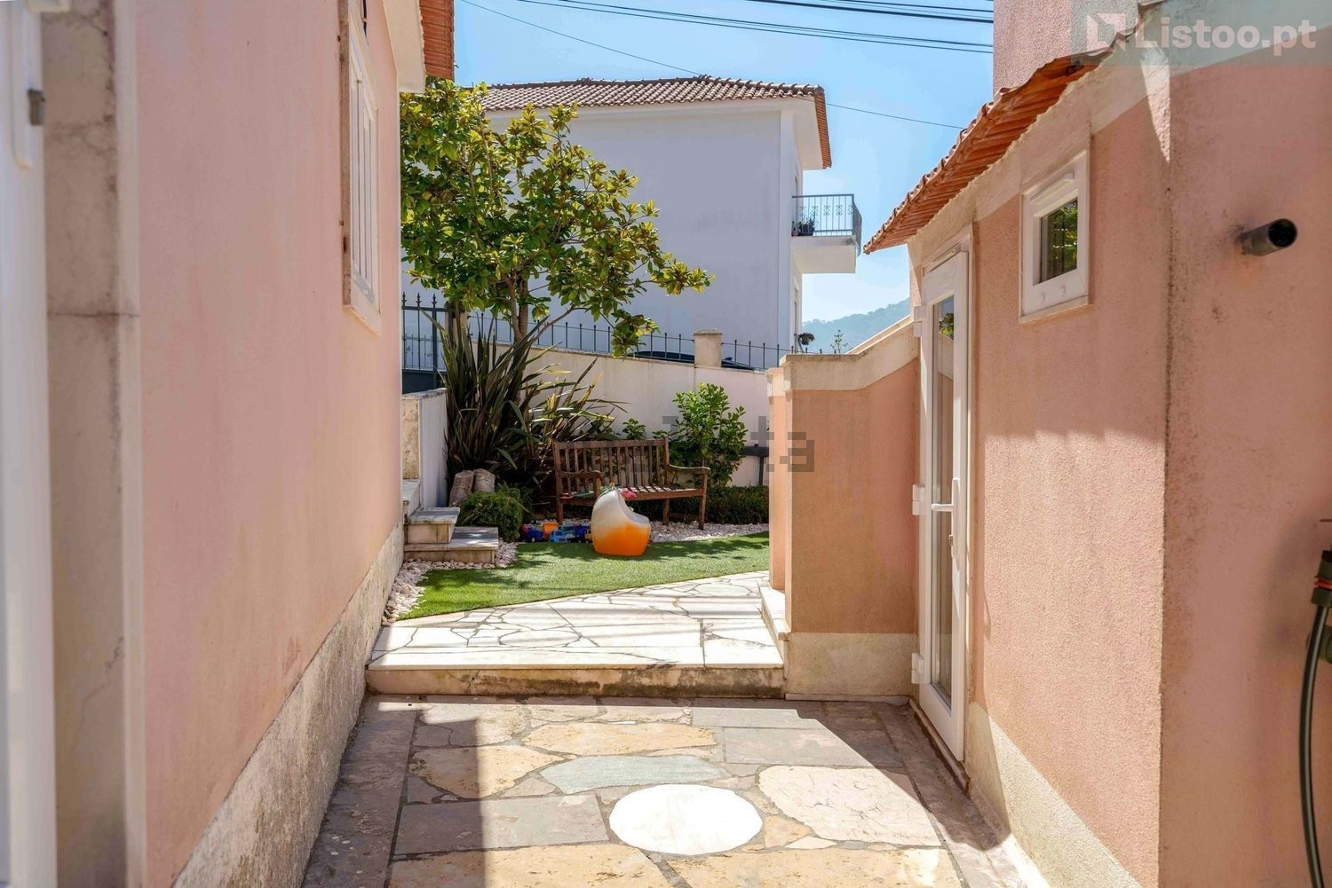 小楼房或别墅出售在Rua Dom António Correia de Sá - 外立面