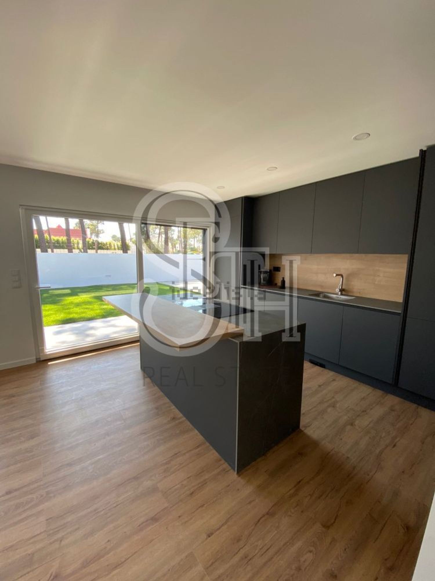 出租小楼房或独栋别墅在Avenida Dom Fernando - 照片