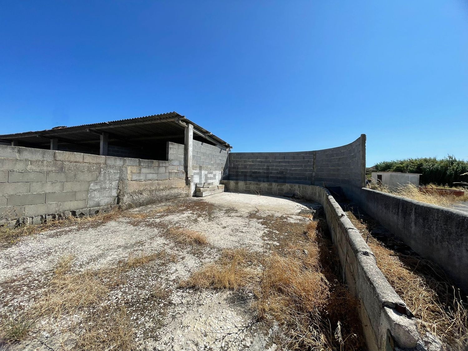 小楼房或独栋别墅出售在Palhais e Coina - 仓库