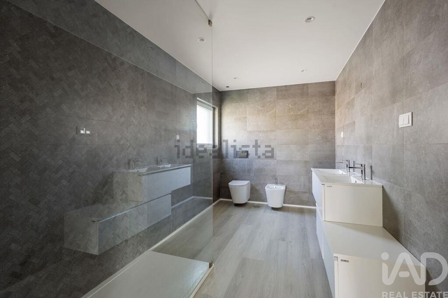 小楼房或独栋别墅出售在São Pedro da Cadeira - 卫生间