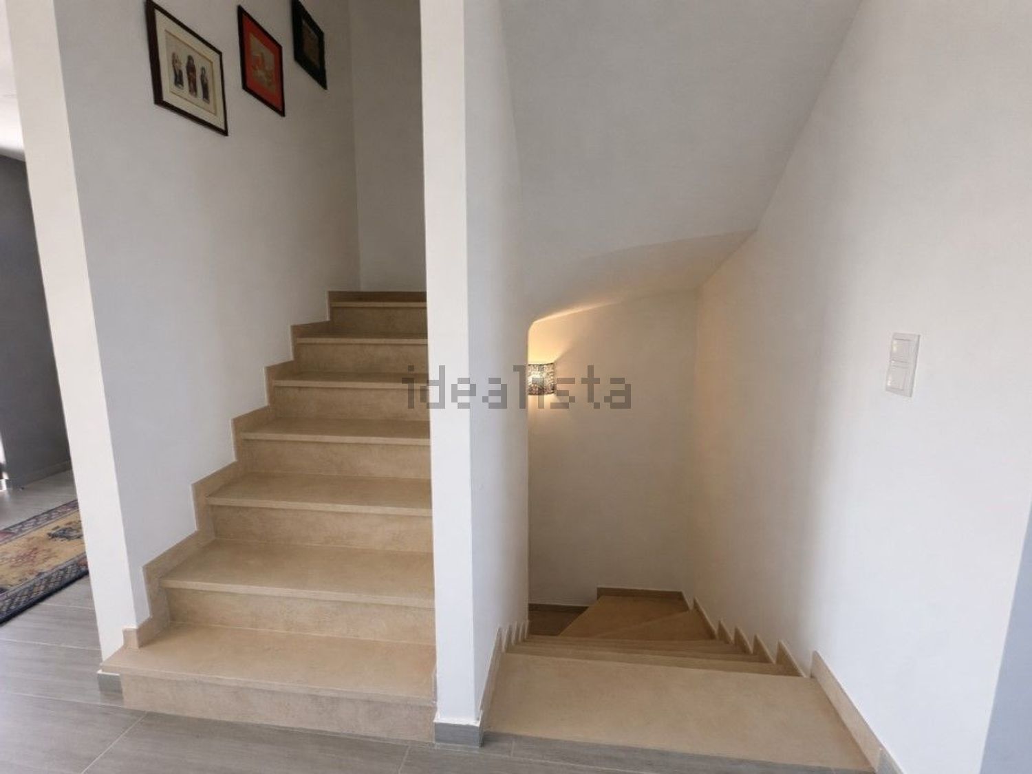 联排别墅出售在Rua dos Comarelos - 楼梯