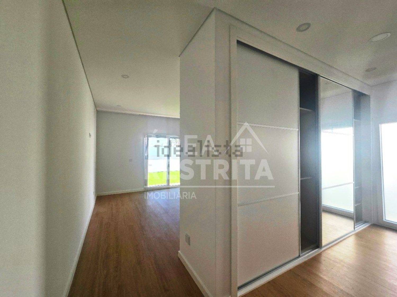 小楼房或独栋别墅出售在Rua dos Vitoriosos - 照片