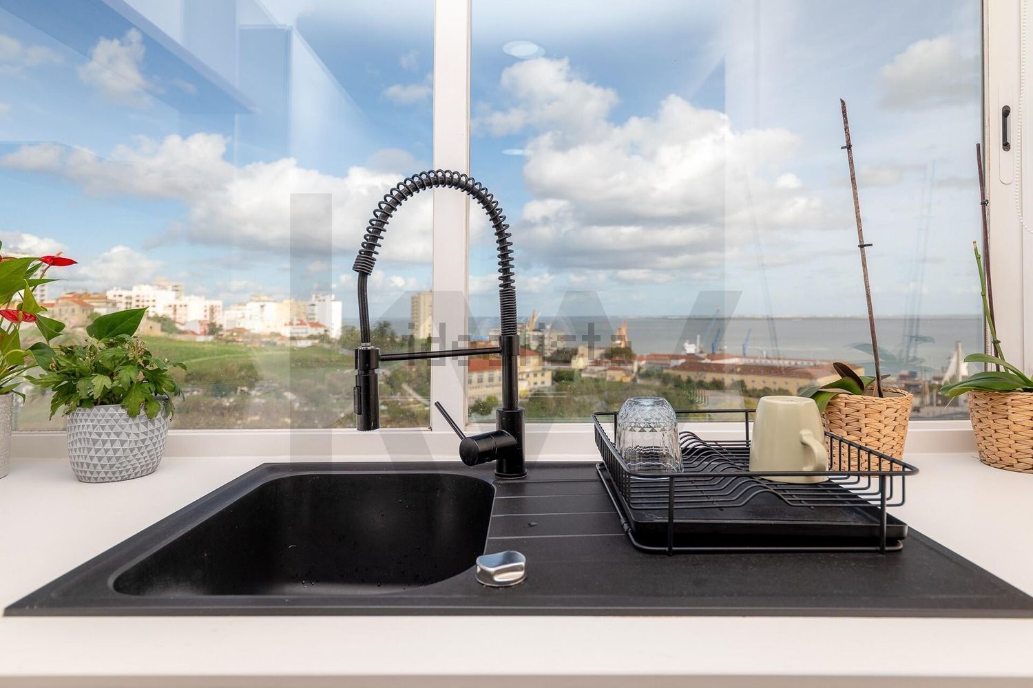 公寓 t2出售在Rua General Justiniano Padrel s/n - 阳台