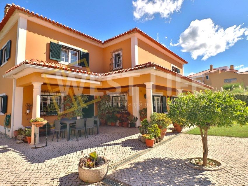 小楼房或独栋别墅出售在Turcifal