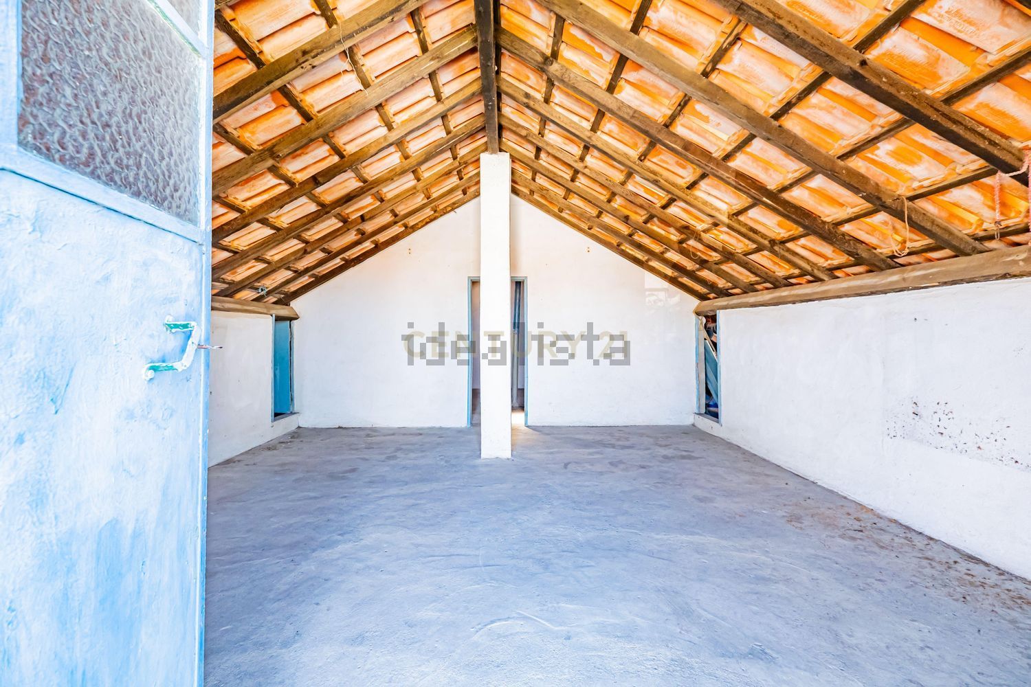 小楼房或独栋别墅出售在Rua General Humberto Delgado, 6 - 外立面