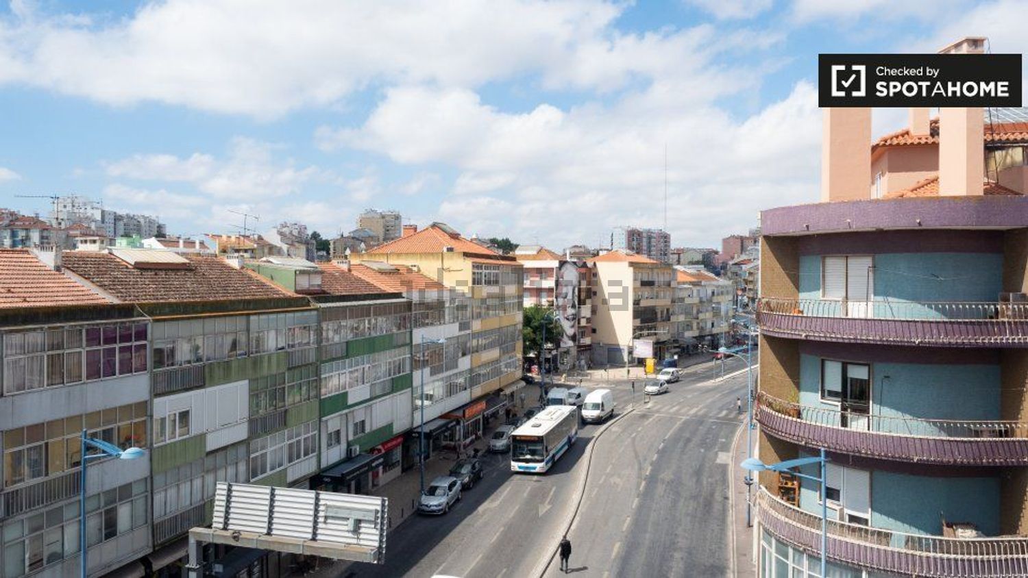 出租房间在Rua Elias Garcia - 视线