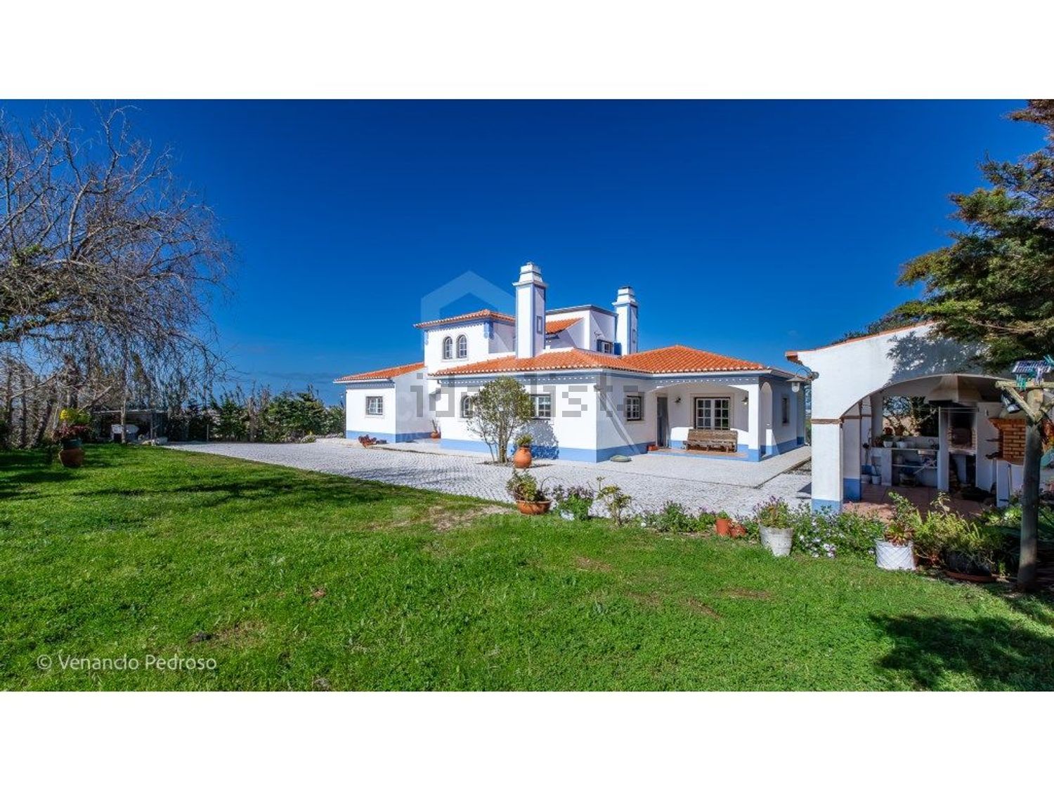 小楼房或独栋别墅出售在Encarnação - 外立面