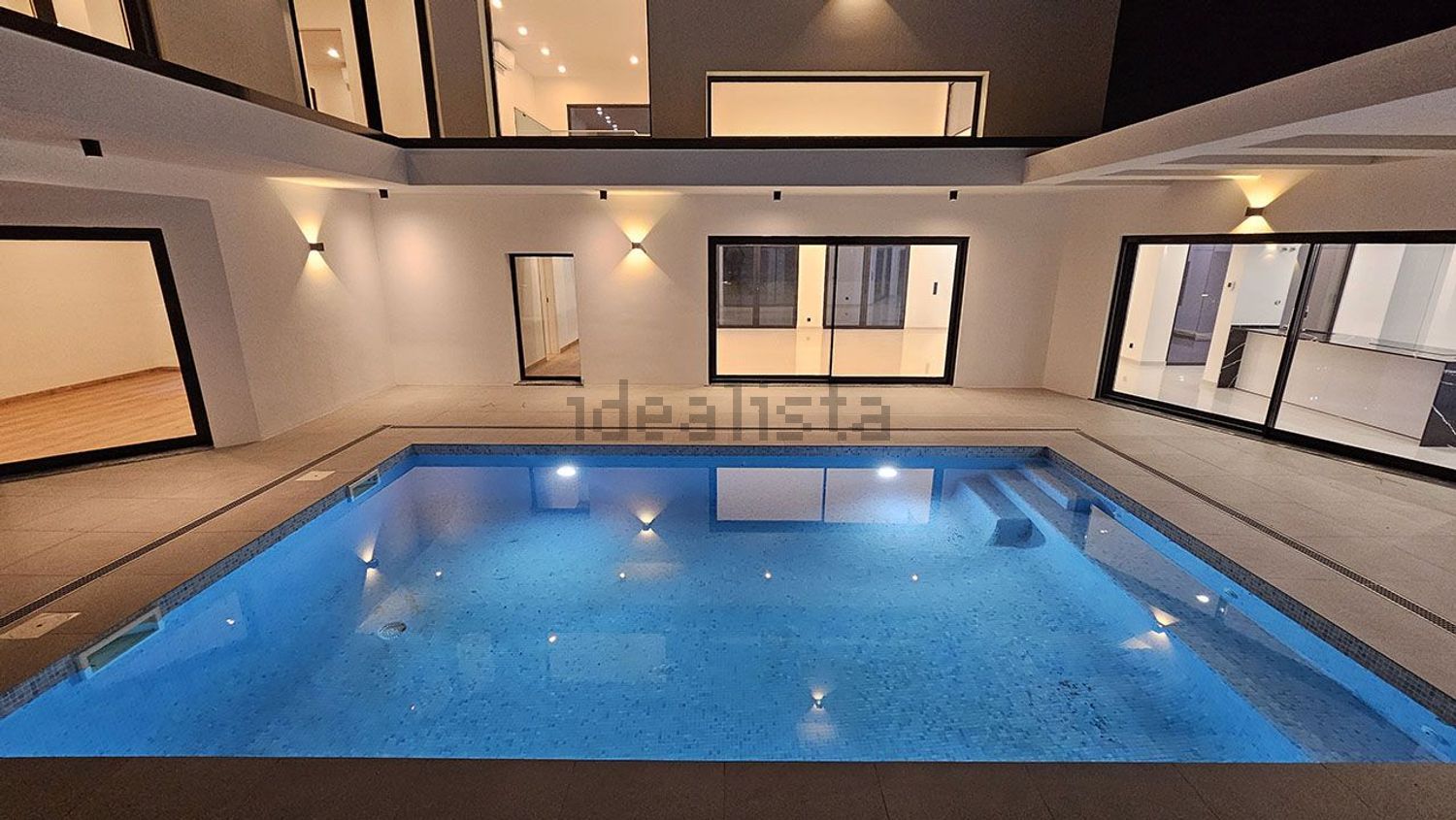 小楼房或独栋别墅出售在Avenida Pinhal do Arneiro - 游泳池