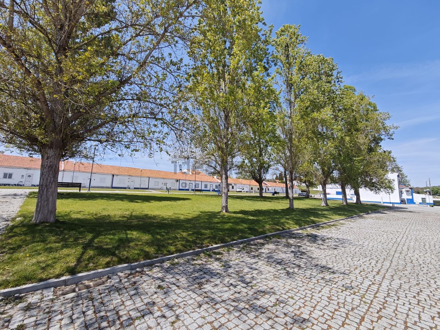 小楼房或独栋别墅出售在Largo da Aldeia, 22 - 花园