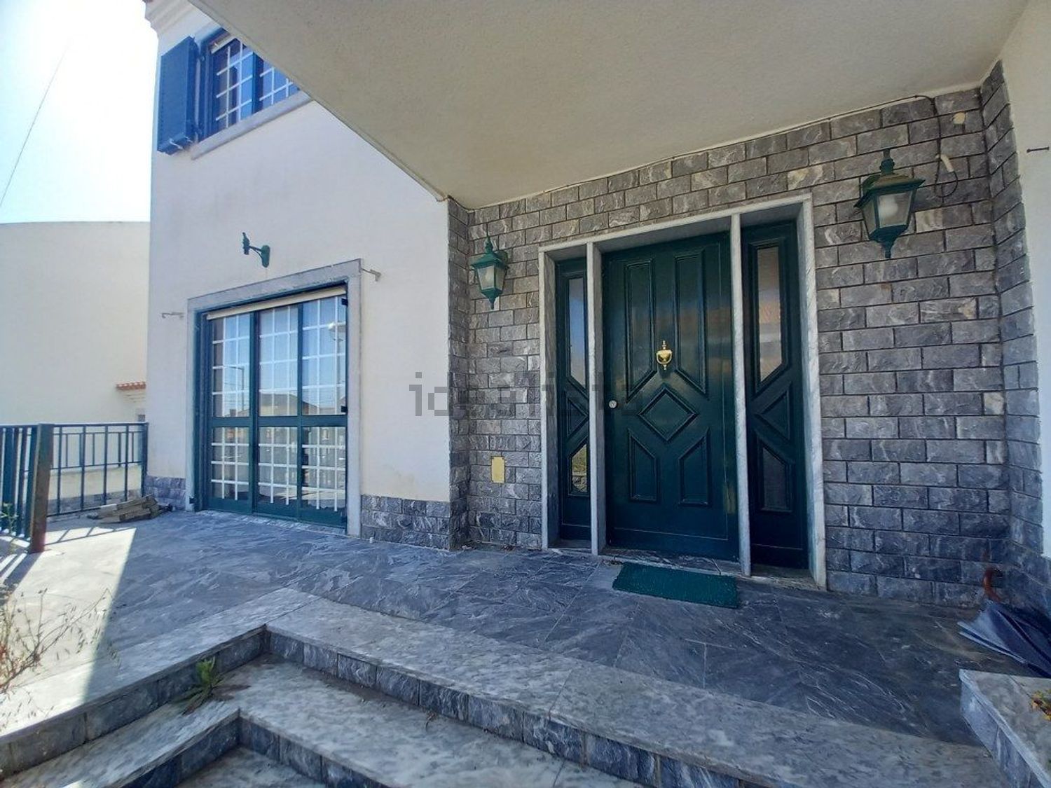 小楼房或独栋别墅出售在Rua do Cerrado das Tramagueiras - 外立面