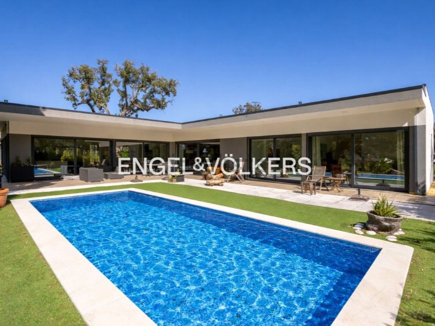 小楼房或独栋别墅出售在Avenida do Montado, 39 - 游泳池