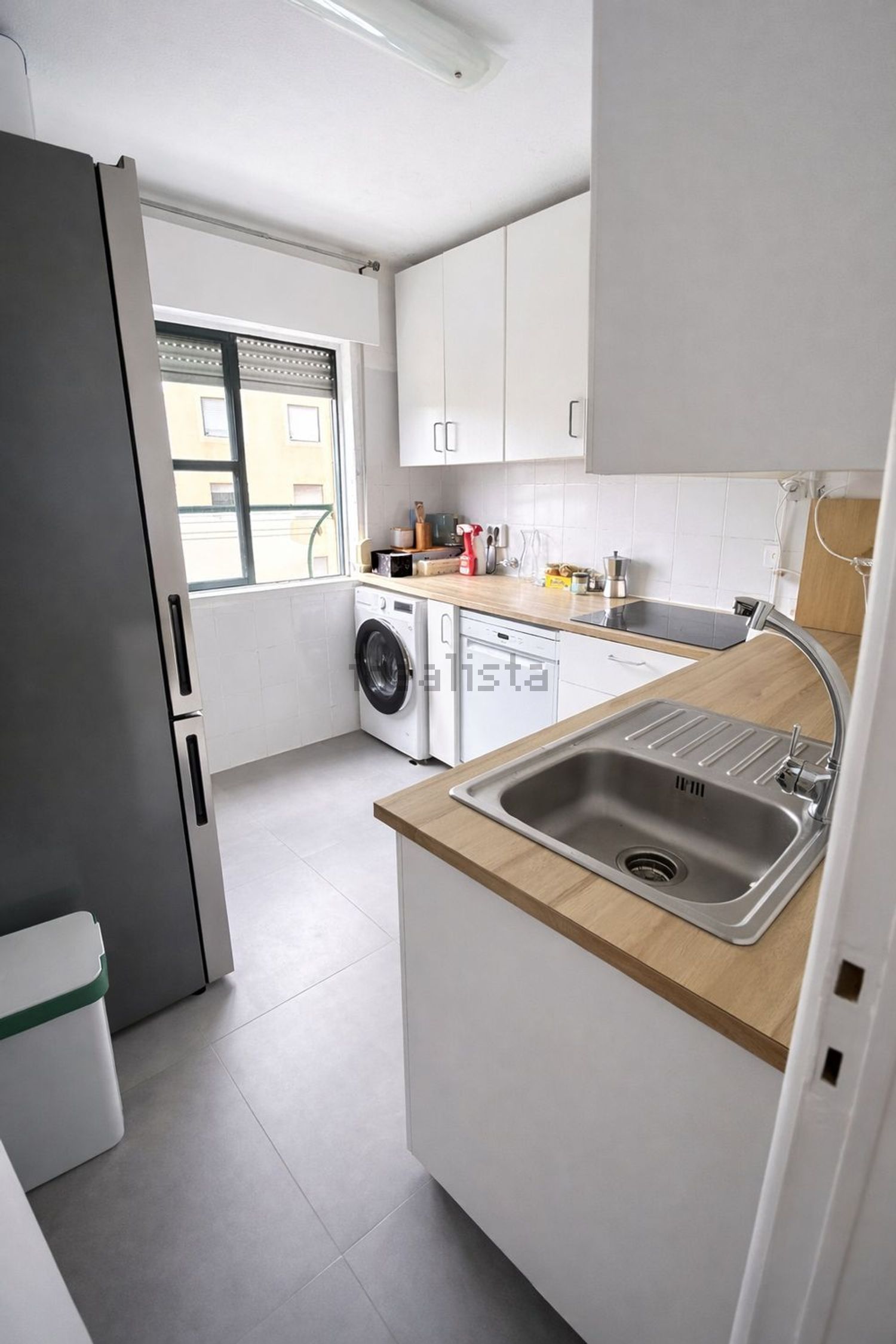 出租公寓 t2在Rua Ferreira de Castro, 389 - 厨房