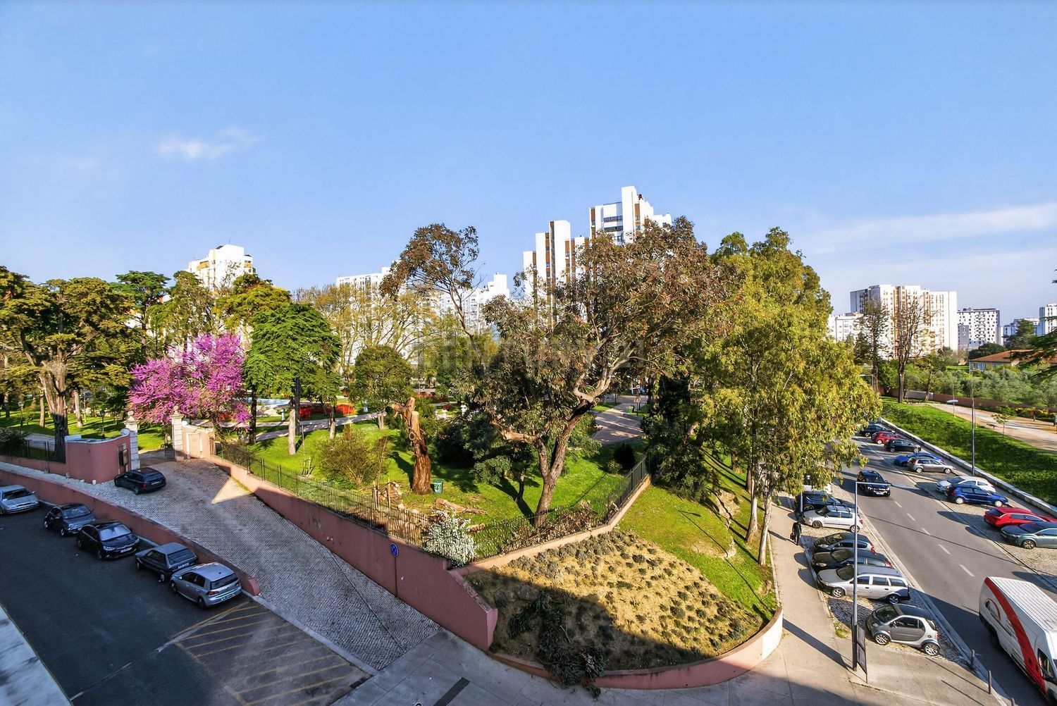 公寓 t2出售在Estrada da Ameixoeira, 27 - 花园