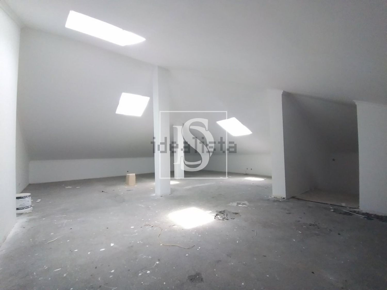 小楼房或独栋别墅出售在Rio Mouro Velho - Alto do Forte - 停车位