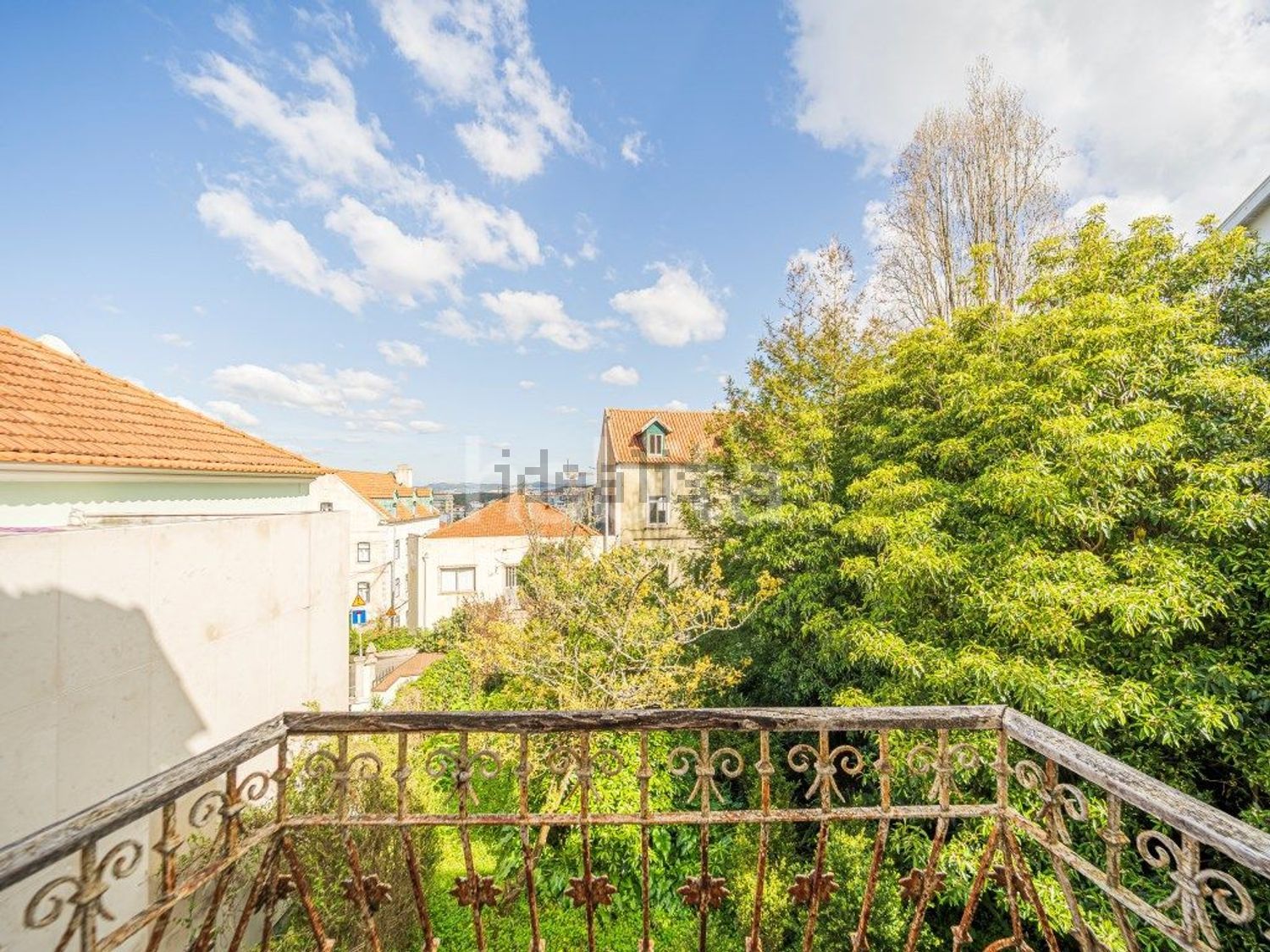 小楼房或独栋别墅出售在Rua Guilherme de Almeida, 9 - 外立面