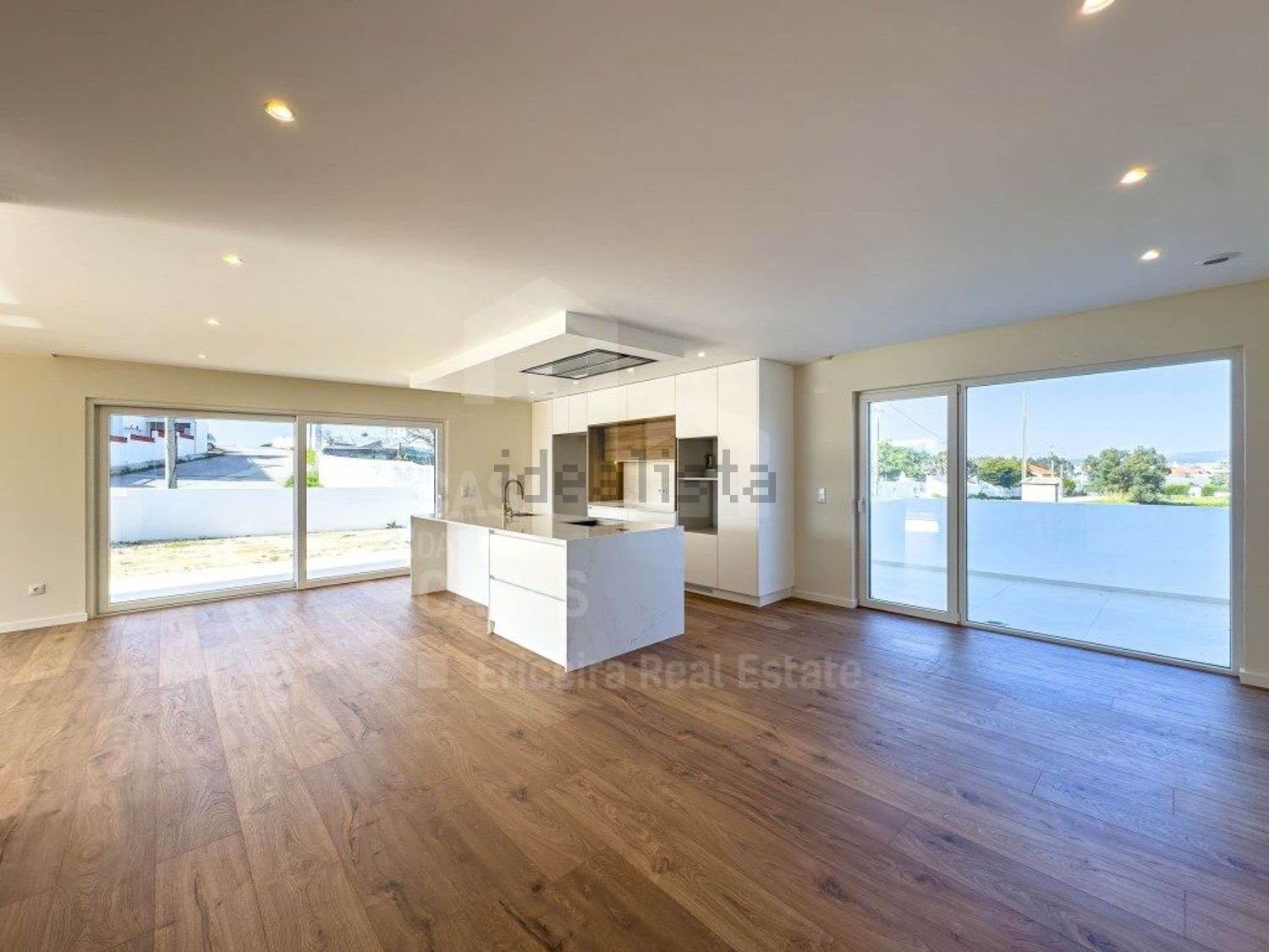 小楼房或独栋别墅出售在Encarnação - 客厅