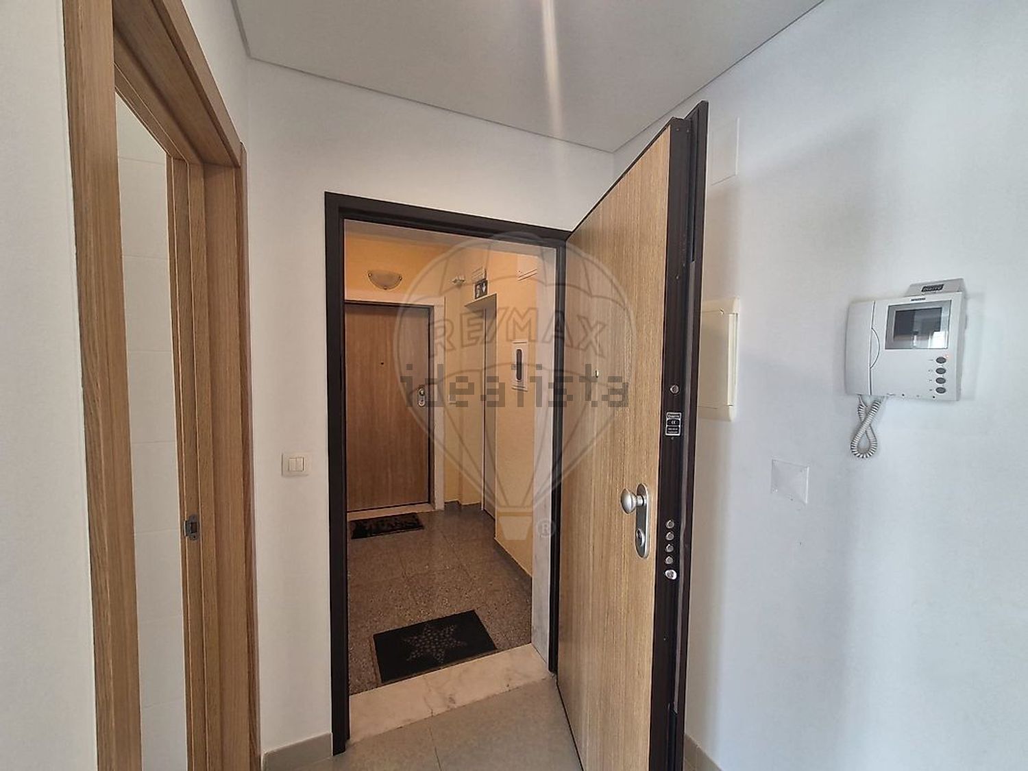 出租公寓 t2在Rua Álvaro Pereira Guedes - 过道