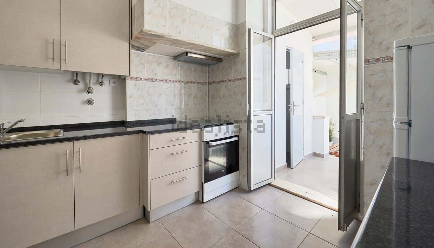 出租房间在Rua Barão de Sabrosa s/n - 厨房