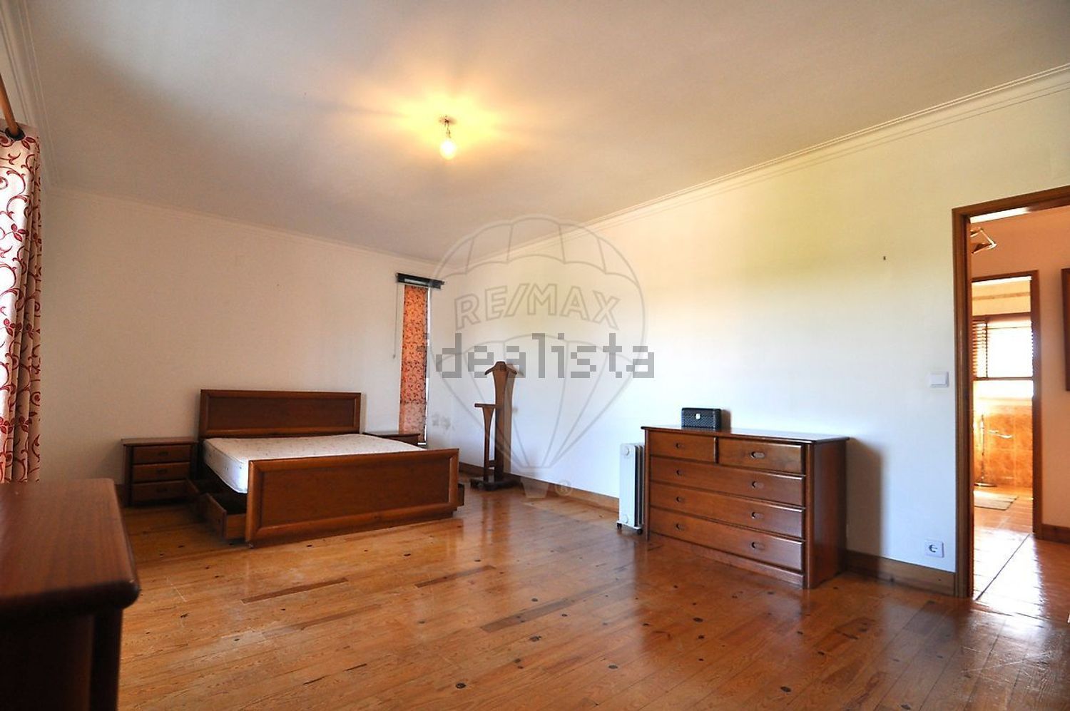 小楼房或独栋别墅出售在São Quintino - 照片