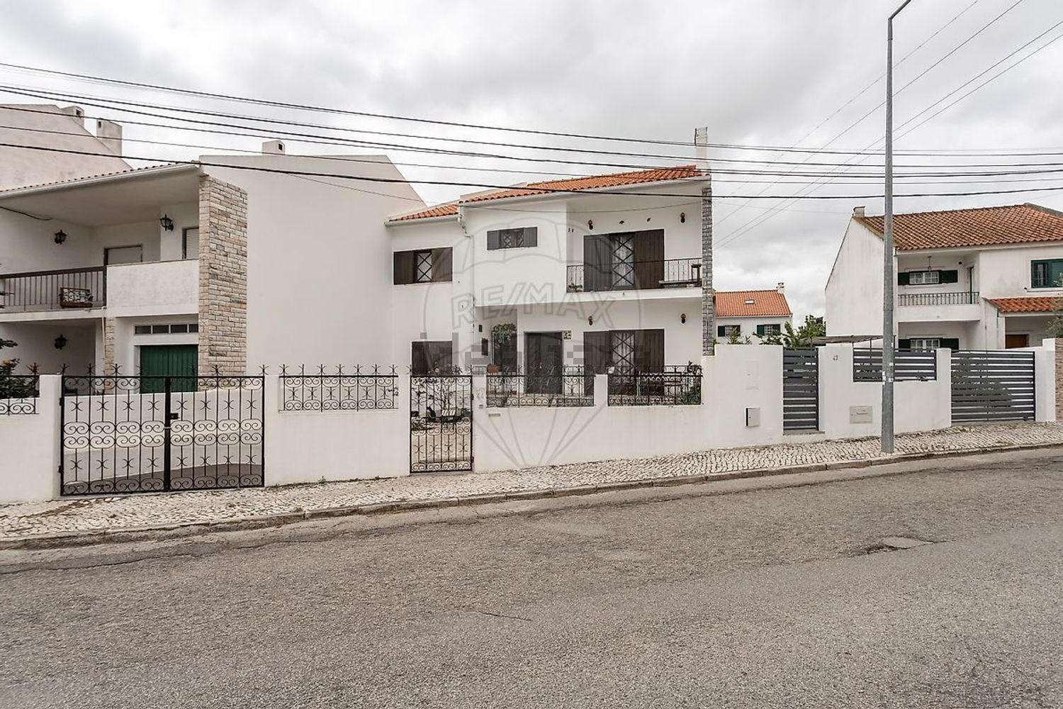 小楼房或独栋别墅出售在Rua José Fontana - 外立面