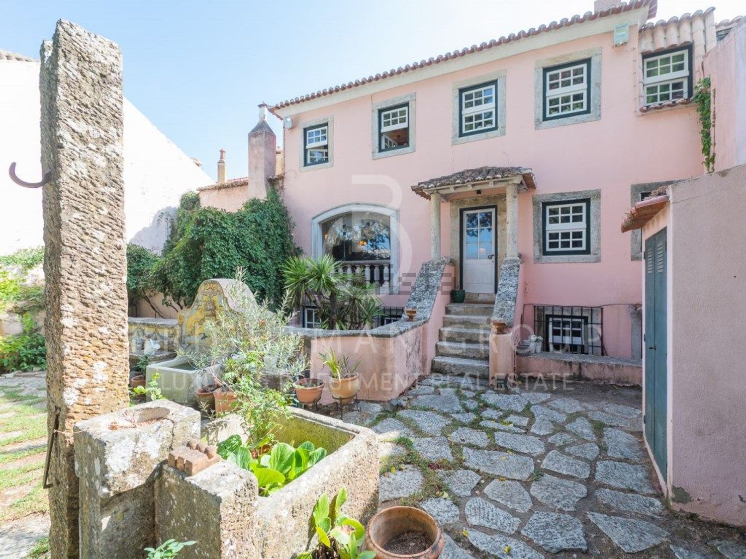 小楼房或独栋别墅出售在Carriche - Hospital das Forças Armadas - 外立面