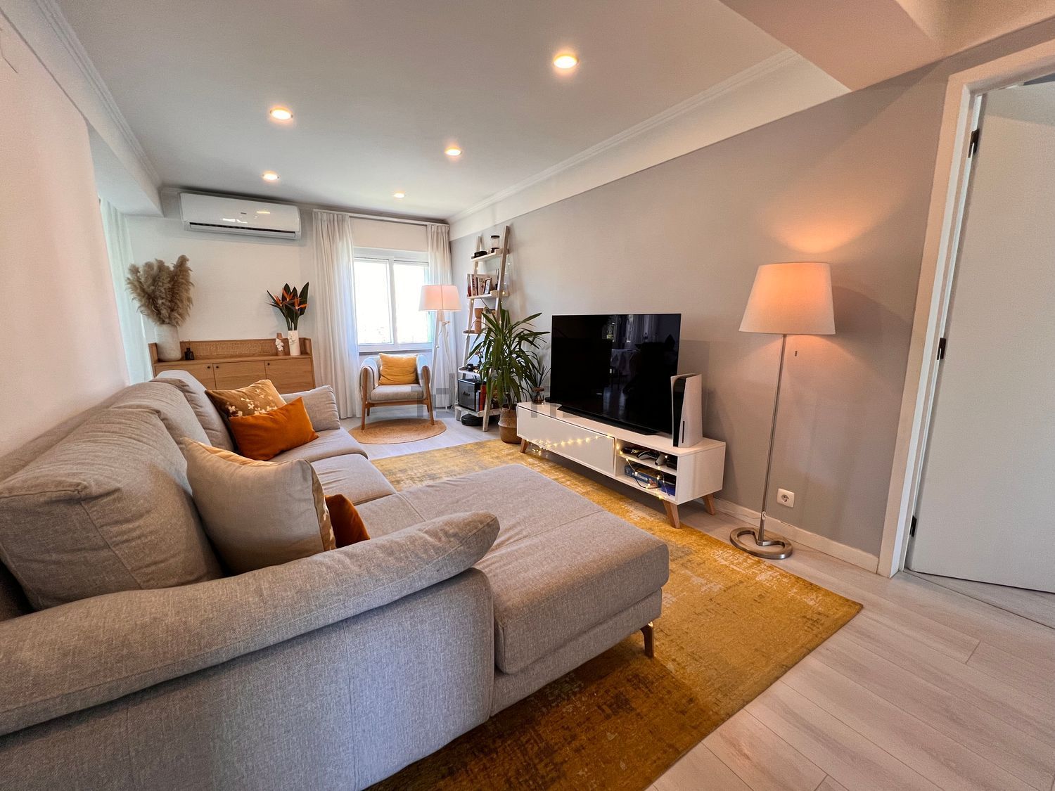 出租公寓 t3在Rua Guiomar Torresão, 61 - 客厅