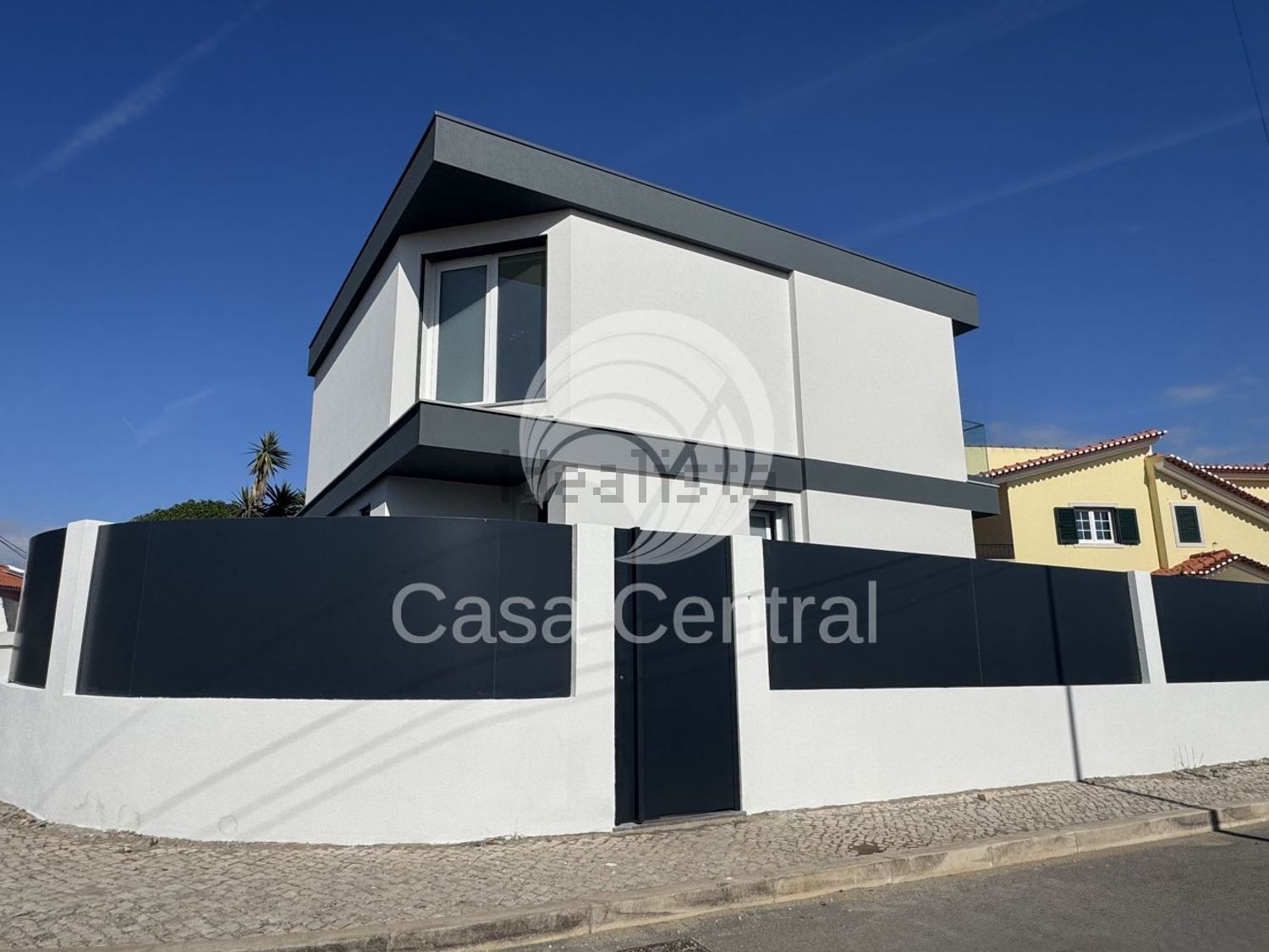 小楼房或独栋别墅出售在Rua Pax Julia, 25 - 外立面