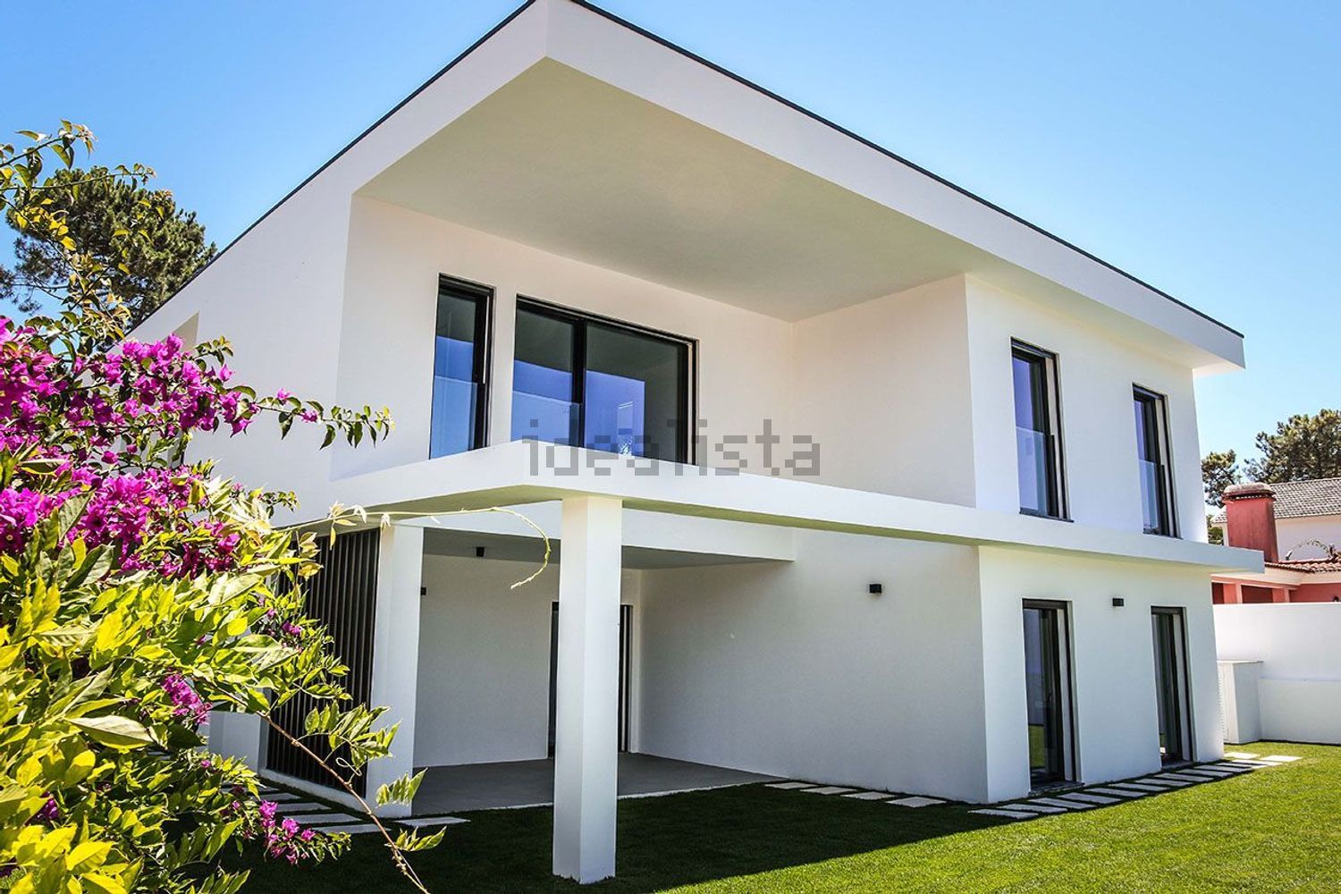 小楼房或独栋别墅出售在Avenida Pinhal do Arneiro - 外立面