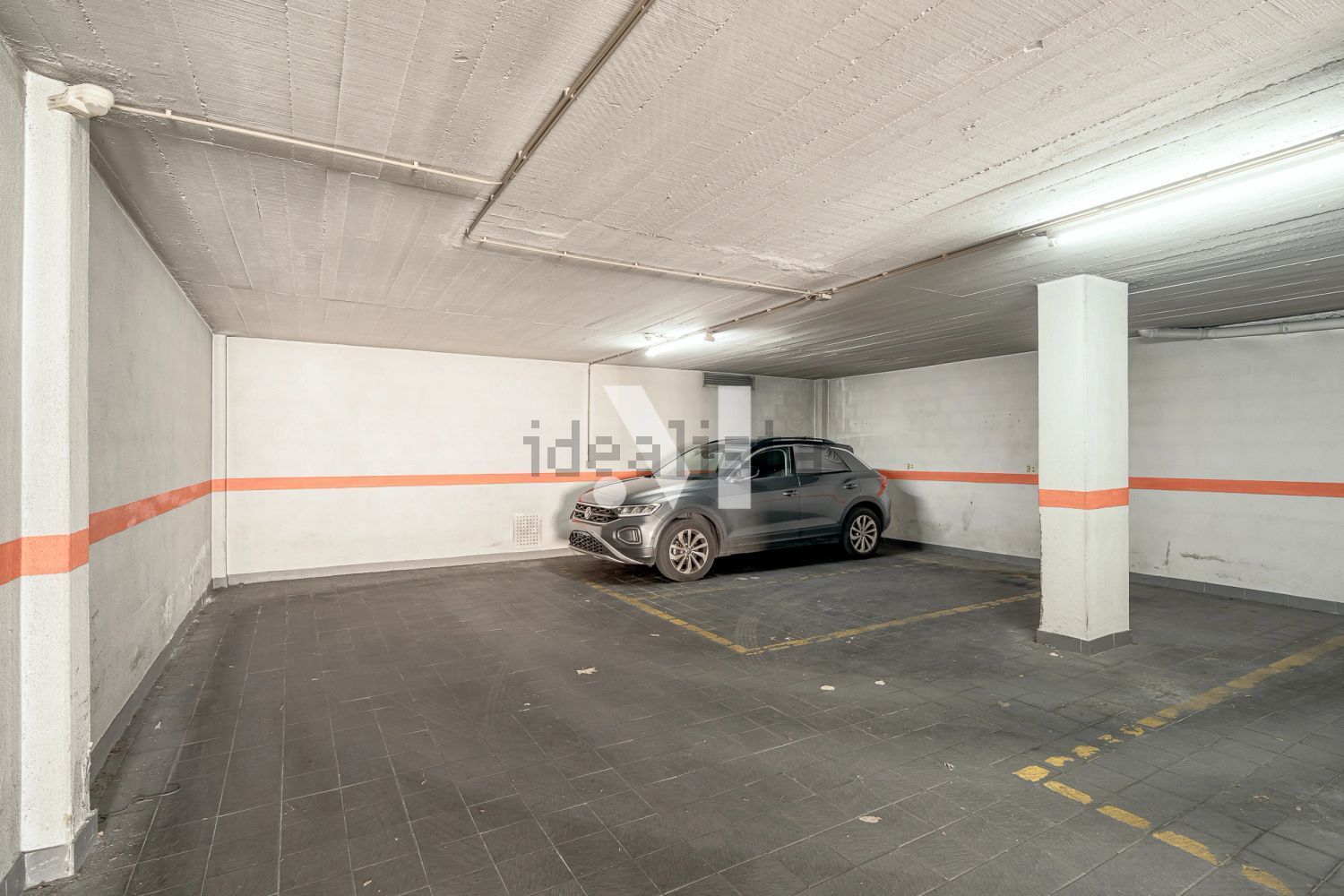 出租公寓 t4在Rua da Penha de França s/n - 停车位