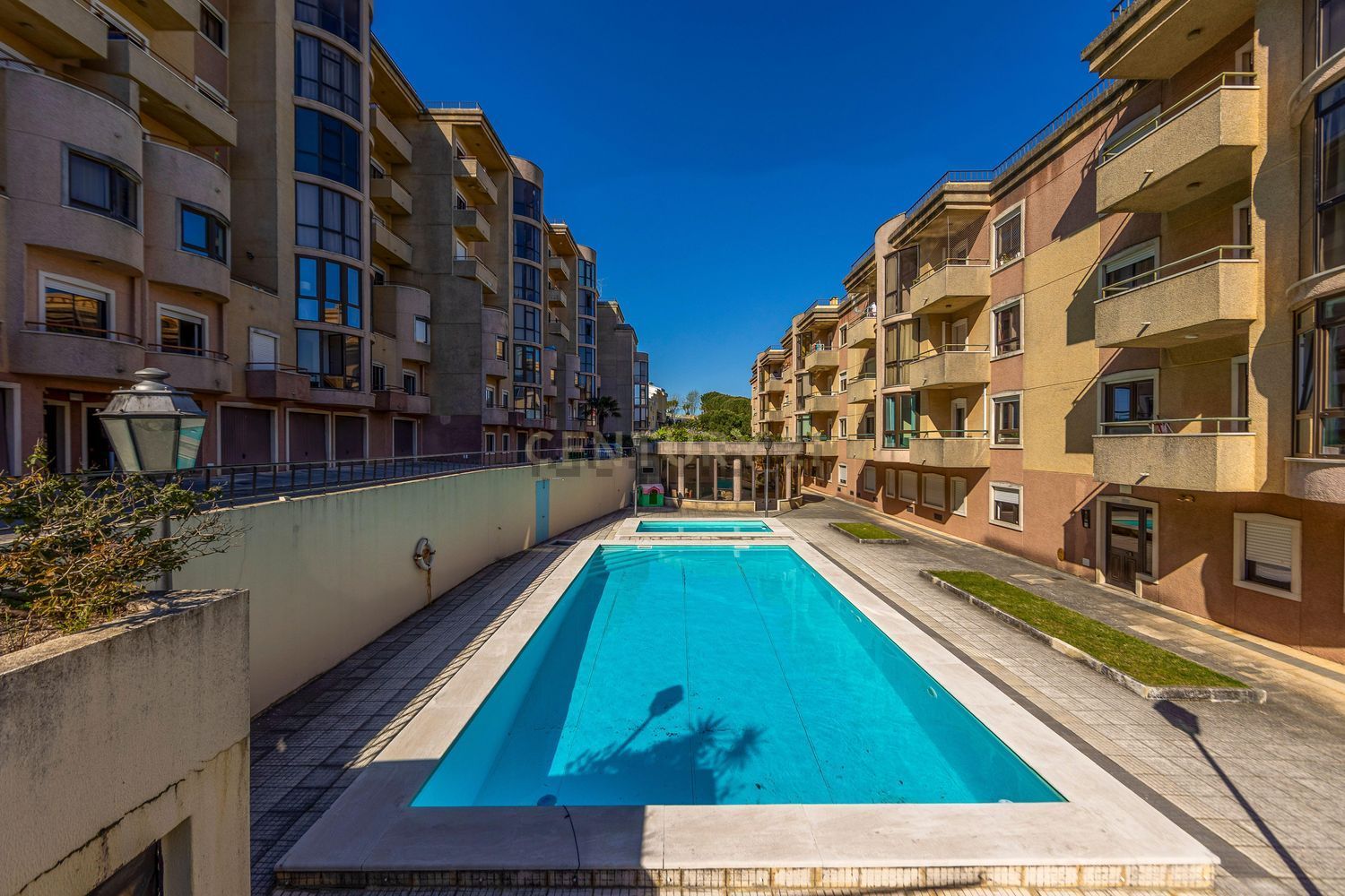 公寓 t4出售在Rua David Mourão-Ferreira s/n - 游泳池