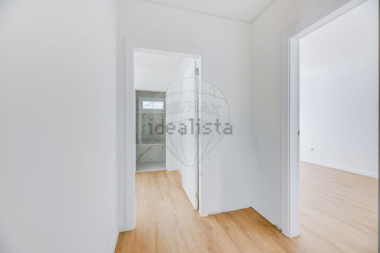 小楼房或独栋别墅出售在Rua da Cruzinha - 过道