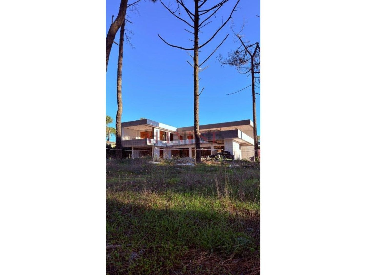 小楼房或独栋别墅出售在Rua do Tojo - 外立面