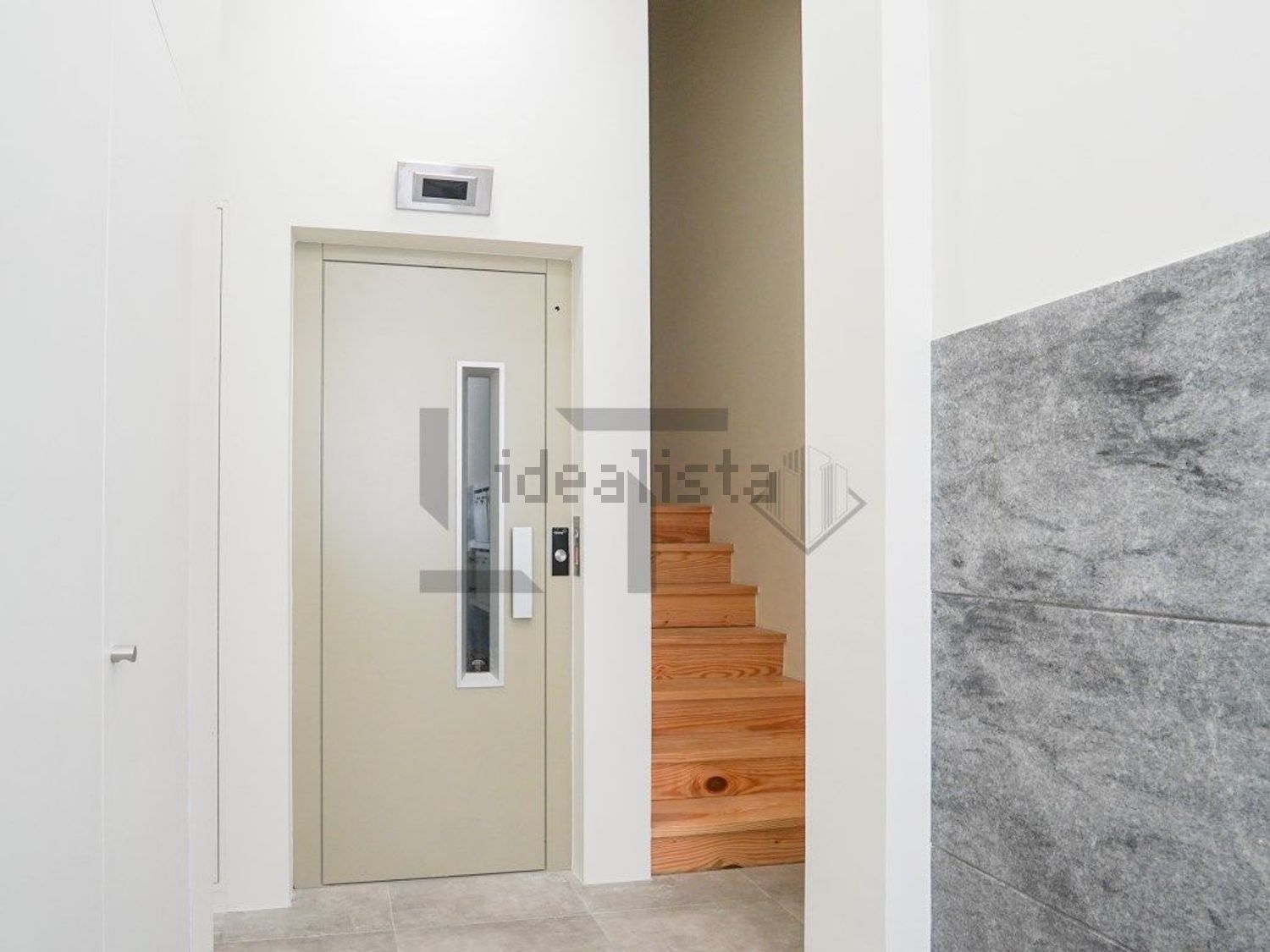 公寓 t2出售在Rua Doutor António Granjo, 4 a - 过道