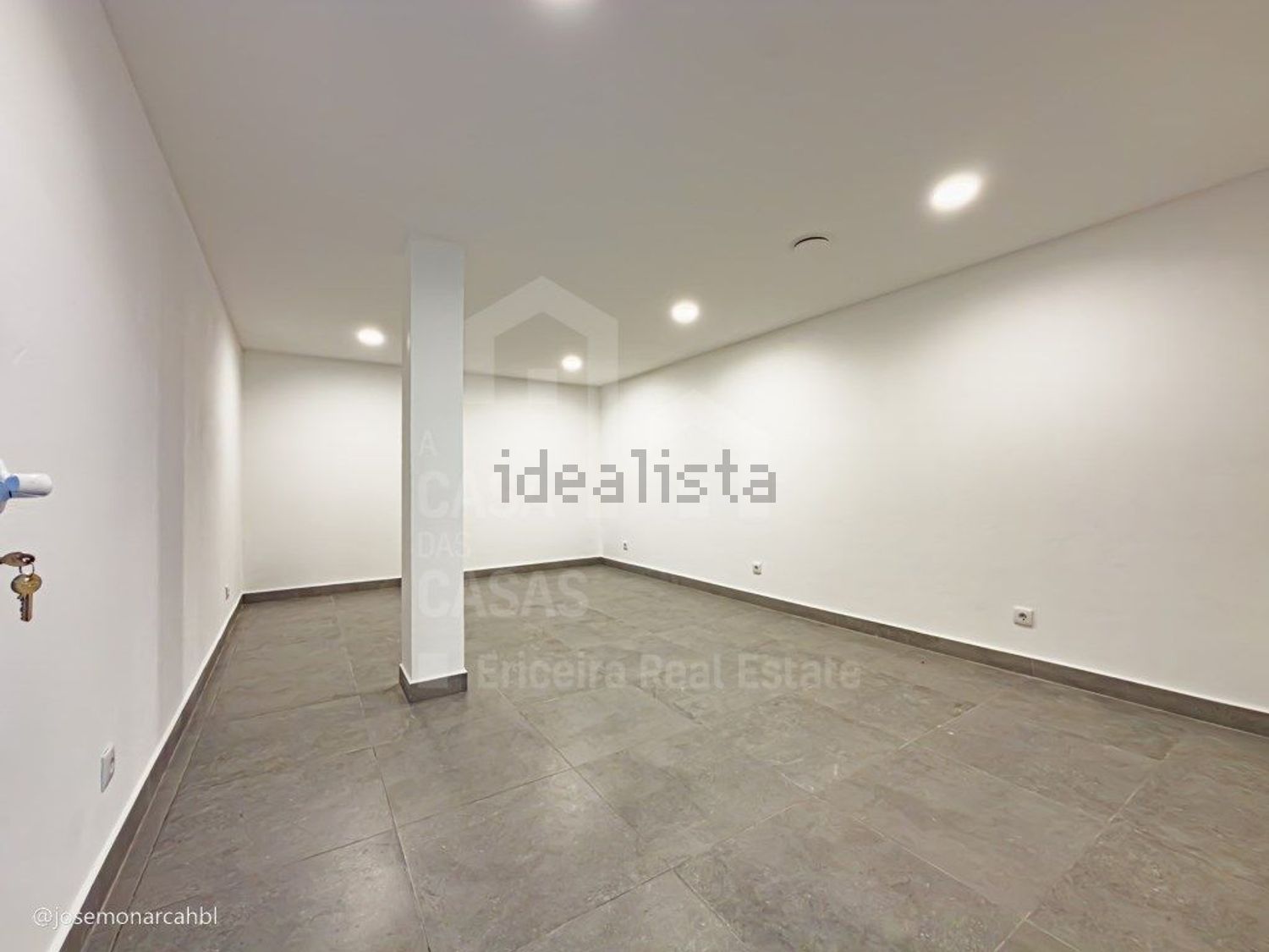 小楼房或独栋别墅出售在São Pedro da Cadeira - 居住