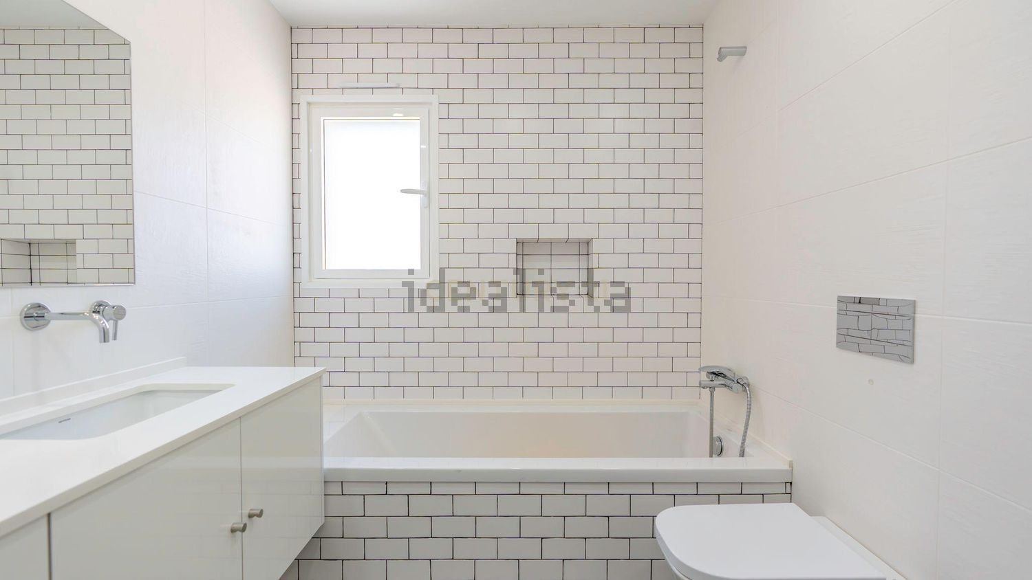 小楼房或独栋别墅出售在Avenida Engenheiro Arantes e Oliveira, 4 - 卫生间