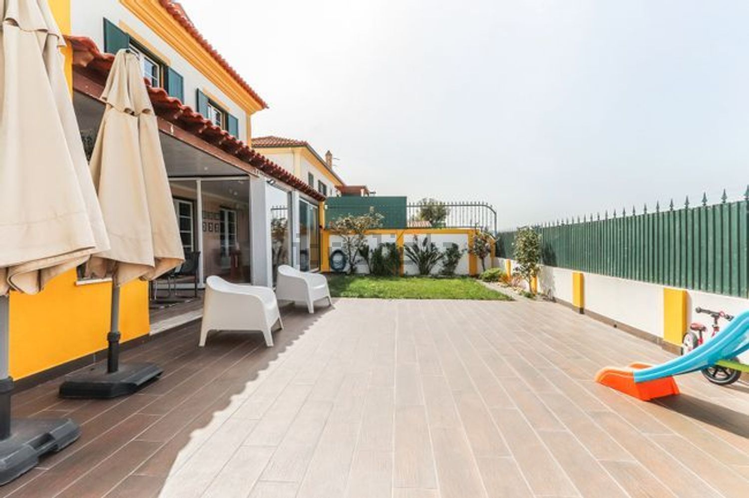 小楼房或独栋别墅出售在Praceta Santo António - 阳台