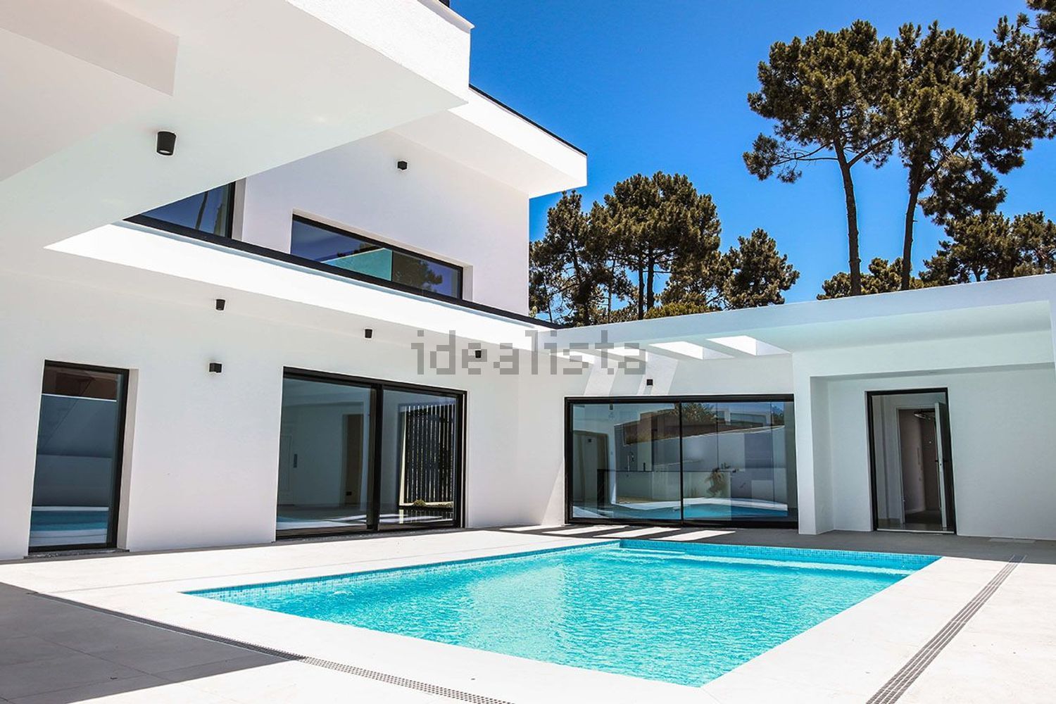 小楼房或独栋别墅出售在Avenida Pinhal do Arneiro - 游泳池