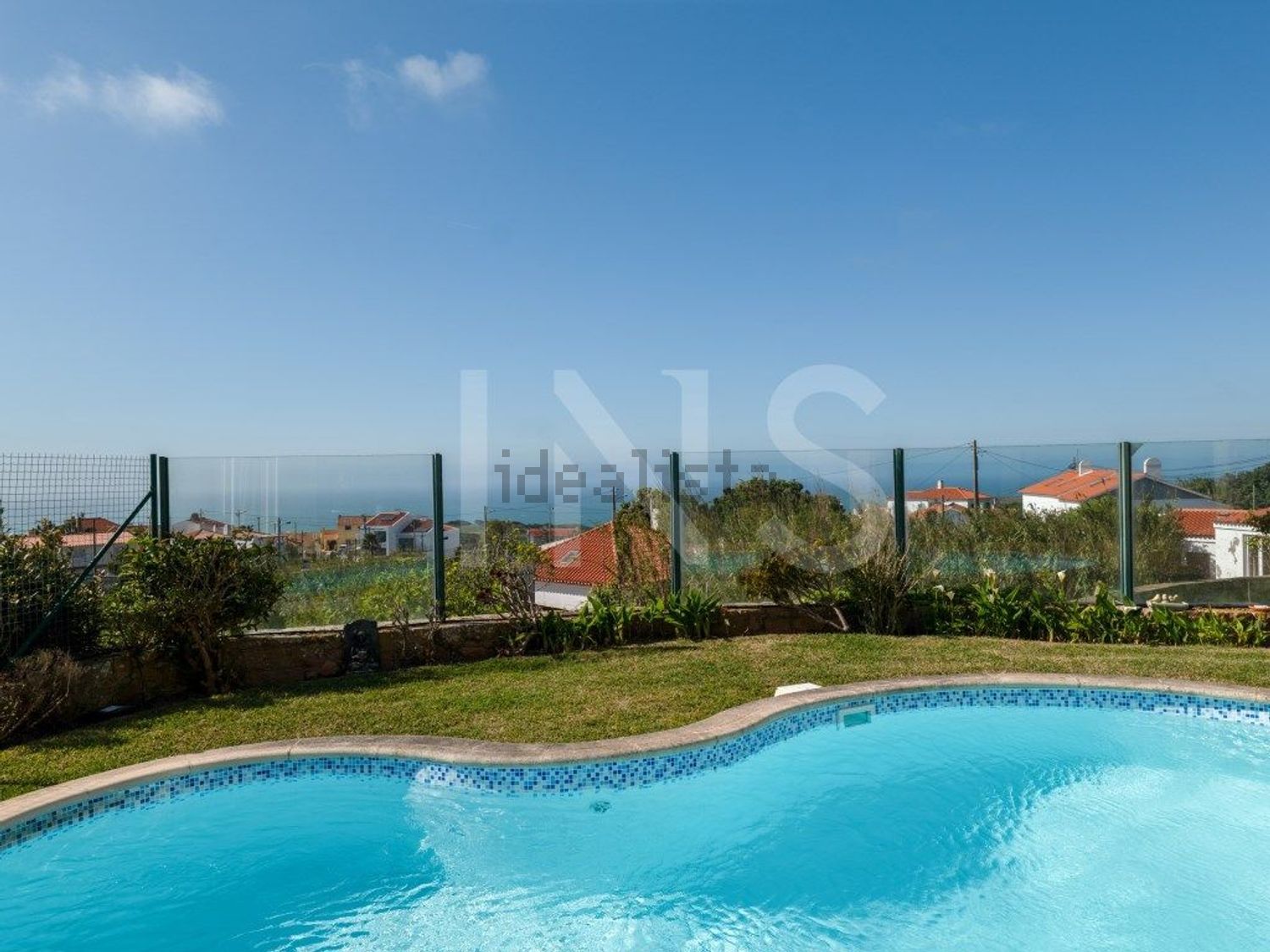 小楼房或独栋别墅出售在Rua do Beco - 游泳池