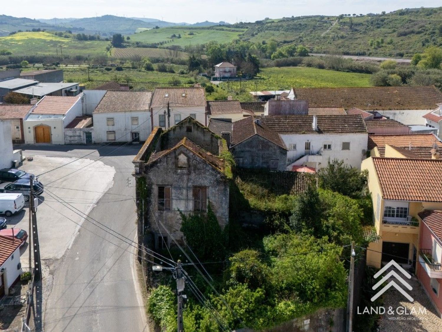 小楼房或独栋别墅出售在Avenida 25 de Abril - 外立面