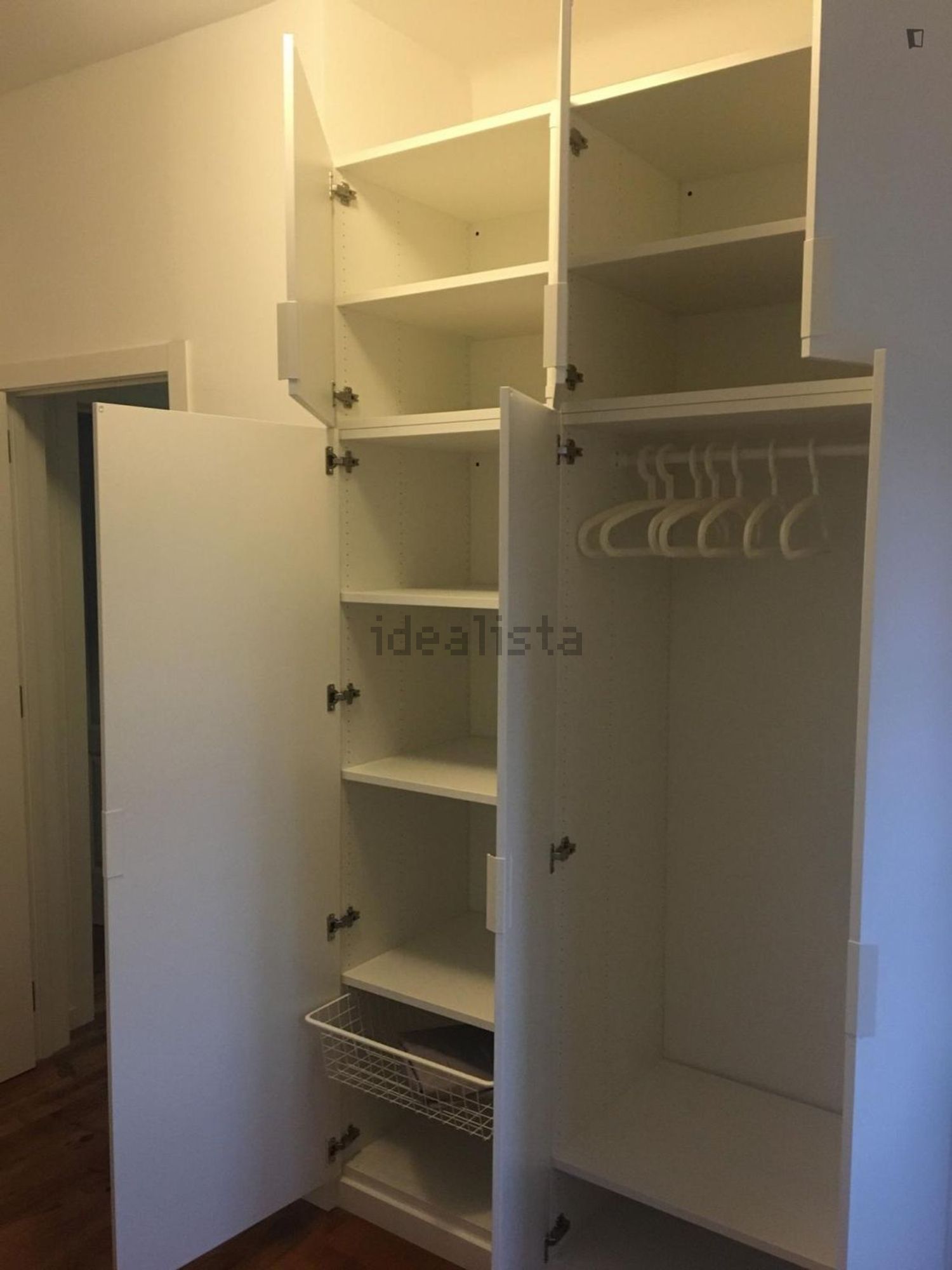 出租房间在Rua Angra do Heroísmo - 试衣间